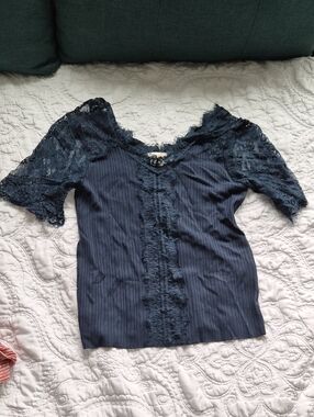 Lace-Trim Short Sleeve Blouse in Navy
